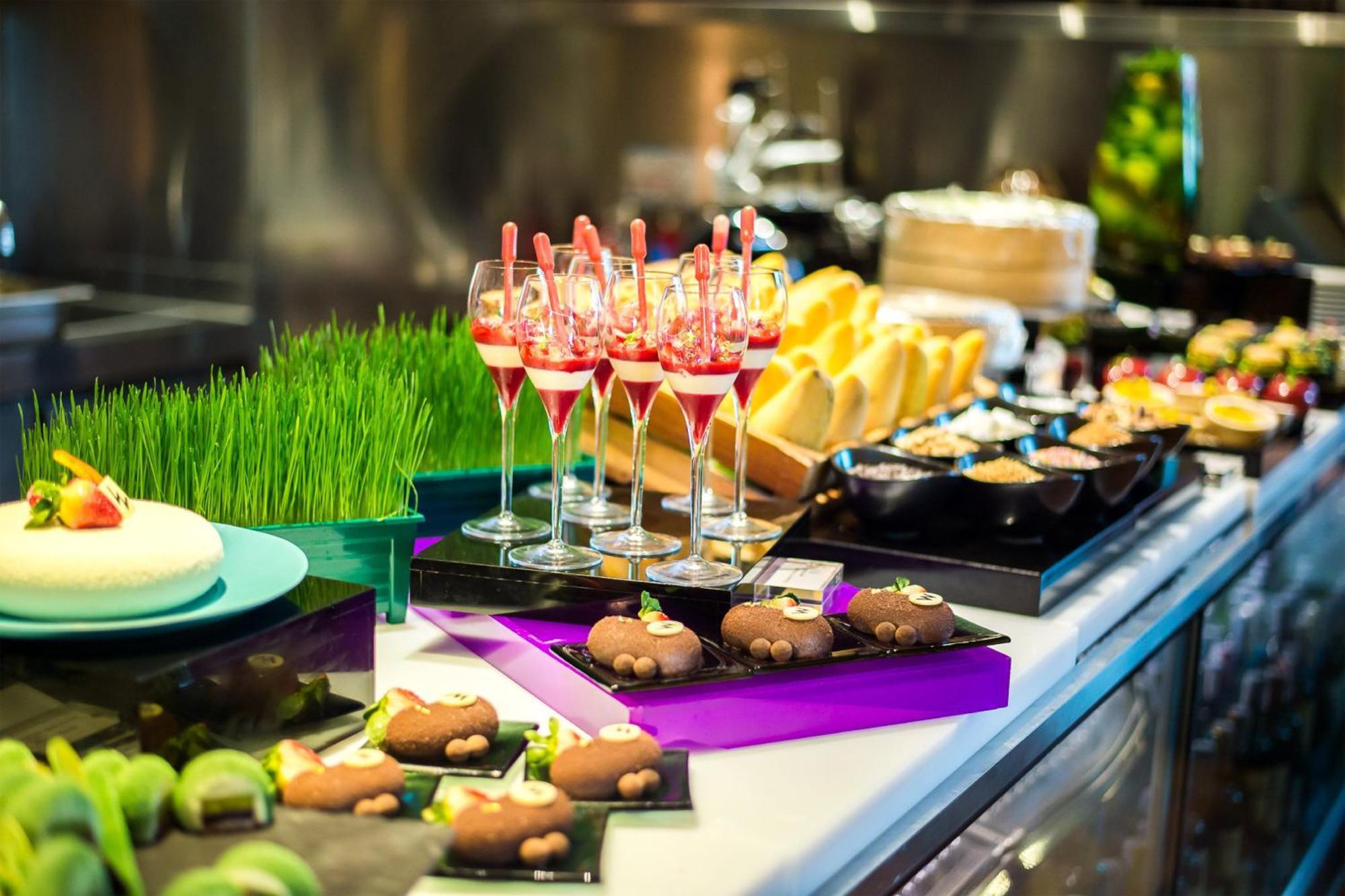 فندق دابليو بانجوك بانكوك المظهر الخارجي الصورة A dessert buffet