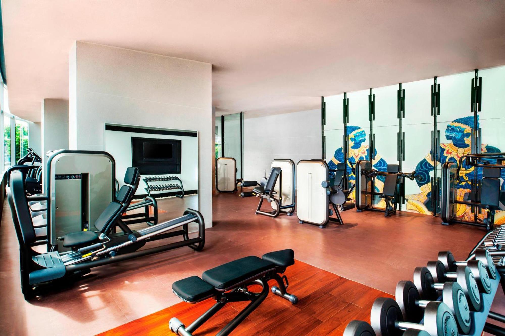 فندق دابليو بانجوك بانكوك المظهر الخارجي الصورة The gym at the W Bangkok