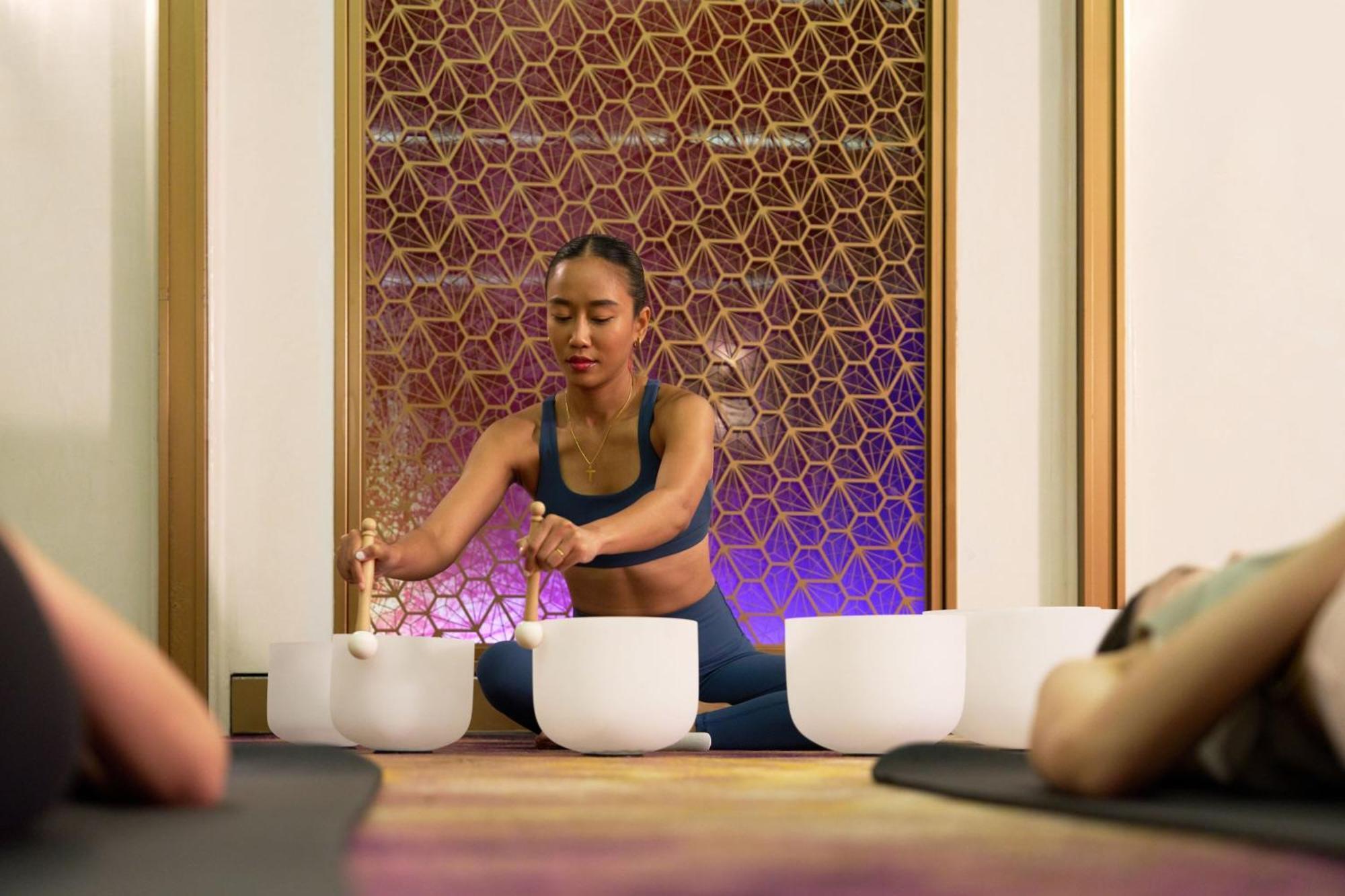 فندق دابليو بانجوك بانكوك المظهر الخارجي الصورة A sound bath in progress